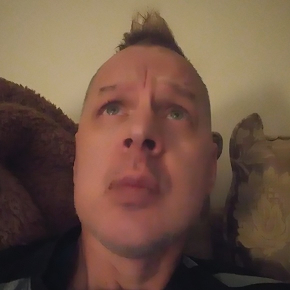 Meet your Posher, Dee - Picture 2 of 2